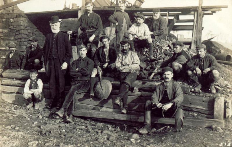 File:Pit Employees c1900.jpg